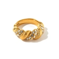 Bague torsadée élégante plaquée or 18 carats avec cristaux de zircon sur fond blanc pur - Or Texture Torsadée Tout Zircon (YR63)