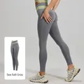 Leggings de yoga de cintura alta en Sea Salt Grey con cintura en contraste para fitness - S / Bottoms / Gris Roca de Mar