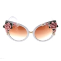 Occhiali da sole cat eye bianchi con rose in resina rosa e lenti sfumate marroni - Bianco (Montatura Bianca/Lente Sfumata Marrone)