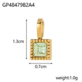 Detail van de 18K vergulde vierkante hanger met groene zirkoon en kralenrandje - Lichtgroen