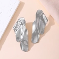 Orecchini a cuore in lava liquida argentata con design geometrico irregolare e moderno - Stile Contorno Grande Irregolare Argento (N-450)