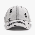 Lichtgrijze distressed denim baseballpet met gotisch borduursel en gescheurde details - Verstelbaar / Zwart
