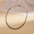 Détail du fermoir magnétique et des perles bicolores sur un collier de style vintage - 4mm / Gris (Collier-4mm)