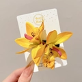 Élégante pince à cheveux orchidée en organza jaune avec texture réaliste sur carte - 1# Pince Double Fleurs Jaunes