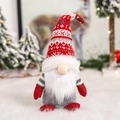 Weihnachtswichtel mit roter Strickmütze und weißem Bart für festliche Deko - Gestrickter Roter Hut Männlicher Gnom (D-BJ64)