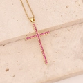 Collana con croce dorata e zirconi viola incastonati su una sottile catena a maglie - Rosa Rosso (2#Rosa Rosso)