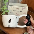 Tazza in ceramica bianca con manico a fiocco nero e simpatico gatto con fiocchetto - 300ml / Nero