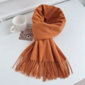 Flachbild des weichen orangefarbenen Schals in Kaschmiroptik mit Fransen und Becher - Regular Fit / Erdgelb