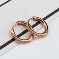 Boucles d'oreilles créoles en or rose avec zircons sur une surface blanche - Or Rose 2.5*12mm Pièce Unique
