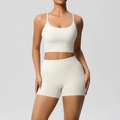 Détail de l'ensemble yoga blanc avec short taille haute et brassière sport mate - S / Haut Et Bas / Ivoire Clair