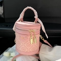 Rosafarbene zylindrische Beuteltasche aus PU-Leder mit goldener Hardware und Seidenschal - Rosa