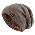 Dettaglio del berretto invernale con fodera termica in pile e toppa sportiva in pelle - L(54-60cm) / Cachi