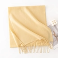 Morbida sciarpa gialla effetto cashmere da donna con bordi a frange e finitura in tinta unita - Senza Etichetta / Giallo Canna