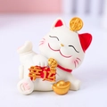 Chat de la fortune blanc avec lingot d'or et bannière rouge pour décor du Nouvel An - 8162 Chat porte-bonheur chance