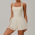 Cremeweißes 2-in-1 Tenniskleid mit durchsichtigem Netzrock und integrierter Shorts - S / Cremefarbene Aprikose