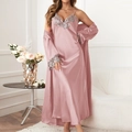 Set camicia da notte e vestaglia in raso rosa con eleganti ricami in pizzo argentato - S / Set da 2 pezzi / Rosa Loto