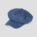 Detail van de donkerblauwe denim baret met contrasterende stiksels en getextureerde stof - M (56-58cm) / Middenblauw & Wit