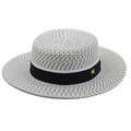 Cappello di paglia a testa piatta bianco e nero con nastro nero e ciondolo M d'oro - M(56-58cm) / Bianco (Mix Bianco e Nero)