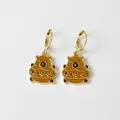 Boucles d'oreilles créoles dorées avec pendentifs ours en émail marron et lettre Y - Ours en Émail Assis