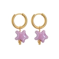 Pendientes de aro dorados con estrellas púrpuras y delicada textura de puntos - Violeta Claro