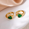 Close-up of gold star earrings with heart-cut emerald zircon and polished metal edges - Heart Zirconia / Green