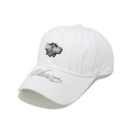Detail der weißen Baumwoll-Baseballkappe mit Bienenstickerei und Kent-Schriftzug am Rand - Weiß