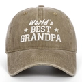 Détail de la broderie 'World's Best Grandpa' sur une casquette vintage en coton lavé - Réglable / Kaki