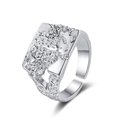 Anello largo aperto in argento con texture lavica irregolare e rilievo geometrico - Aperto Regolabile / Oro Bianco