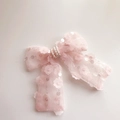 Pasador lazo rosa con encaje, bordado floral, lentejuelas y perlas para niñas - Velo de encaje con serpentinas (Clip)