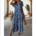Blaues Maxikleid mit Leopardenmuster, V-Ausschnitt, kurzen Ärmeln und hohem Seitenschlitz - S / Oberteile / Blau