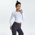 Eng anliegendes weißes Langarm-Yoga-Crop-Top für Damen aus schnelltrocknendem Stoff - S / Weiß