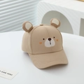 Dettaglio ravvicinato di un cappellino kaki per bambini con orecchie da orso 3D e ricami - 50-52CM (Circa 2-4 Anni) / Khaki Orso