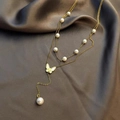 Zweilagige goldene Schmetterlings-Perlenkette mit elegantem Y-Ausschnitt auf Seide - Gold