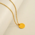 Collier en acier inoxydable doré avec pendentif rond et gravure de la lettre P - Lettre P (Chaîne Incluse)