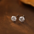 Klassische Ohrstecker aus S999 Silber mit runden, brillant geschliffenen Zirkonia - April Weißer Diamant / 3mm