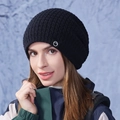 Gorro de punto negro para mujer con textura de gofre y parche para el invierno - Negro