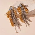 Detalle macro de pendientes de espiga dorada con borlas de diamantes de imitación en cascada - Pin de Plata S925 - Pendientes de Borla de Espiga de Trigo Oro y Plata