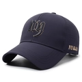 Cappellino da baseball blu navy traspirante con ricamo dorato NY e fori laser - Blu navy