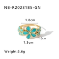 Dettagli di un anello placcato oro 18k con fiori in smalto blu e misure del prodotto - Turchese