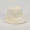 Detalle de sombrero de pescador de pelo sintético blanco roto con diseño tejido único - M (56-58cm) / Blanco