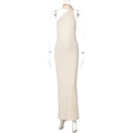 Schlankes rückenfreies Neckholder-Maxikleid in Apricot mit eleganten Falten und ohne Ärmel - Aprikose