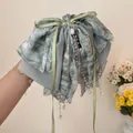 Florale Chiffon-Haarklammer mit langen Perlenquasten in Salbeigrün und Seidenbändern - Haarspange / Frisches Grün Floral