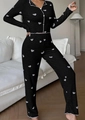 Damen Schlafanzug-Set in Schwarz mit Herzprint, Langarm-Oberteil und Rüschen-Saum - S / Schwarz