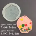 Détail du moule en silicone avec motifs de papillons et tulipes pour résine époxy - Moule à Étiquette Tulipe Papillon