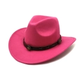 Détail d'un chapeau de cow-boy en feutre rose vif avec bande en similicuir et clous en métal - M (56-58cm) / Rose rouge
