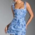 Robe courte moulante bleu clair à fleurs 3D avec texture en relief et col carré - S / Bleu Ciel