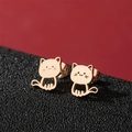 Orecchini a perno a forma di gatto in oro rosa su espositore professionale per gioielli - Oro rosa