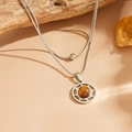 Détail d'un collier double chaîne serpent argentée avec pierre œil de chat brune sur bois - Oeil de Chat Motif Flocon Couleur Acier (K801)