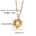 Detalle del colgante de flor y concha en acero dorado 18K con perla y dimensiones - Onda Irregular (Estilo 3)