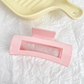 Pince à cheveux rectangulaire rose pailletée avec découpe sur un fond minimaliste clair - Carré Rose / 10cm